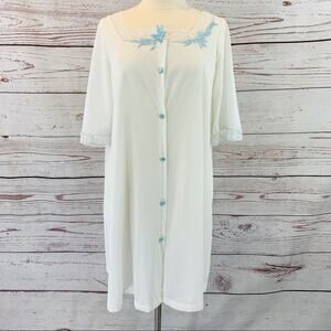 Cream and blue robe vintage button front lace